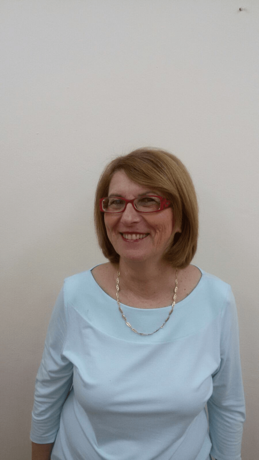 אסתר פוסטר מנהלת תיכון שוהם